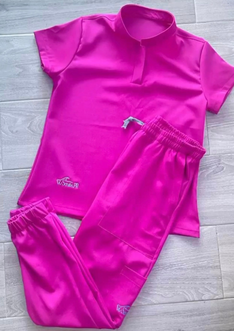 Scrubs de Cuello Chino